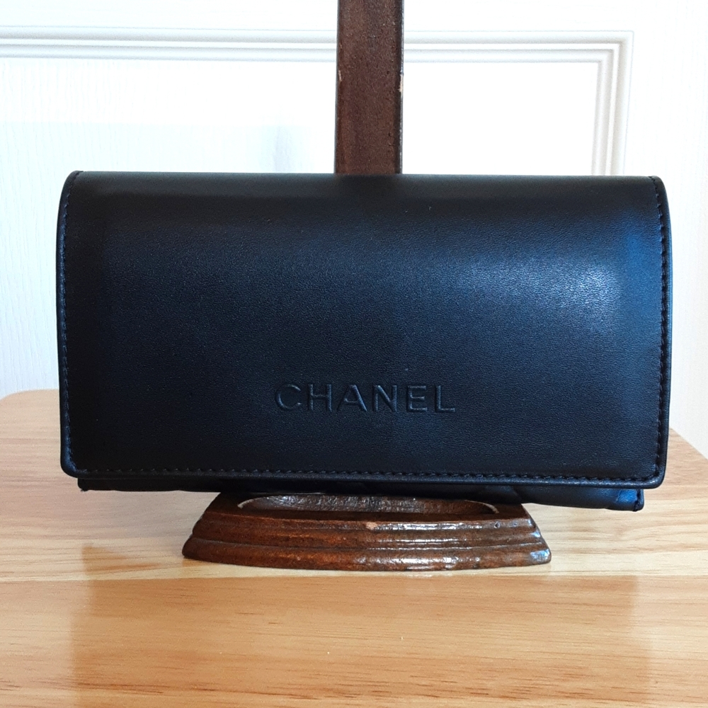 ❤️HOST PICK ❤️ Chanel Sunglasses Quilted Case